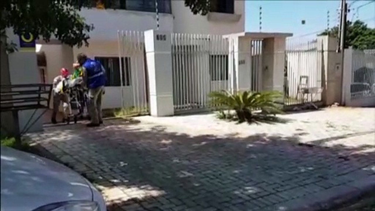 Homem Tem Suspeita De Fratura No P Ao Cair De Escada Em Im Vel No