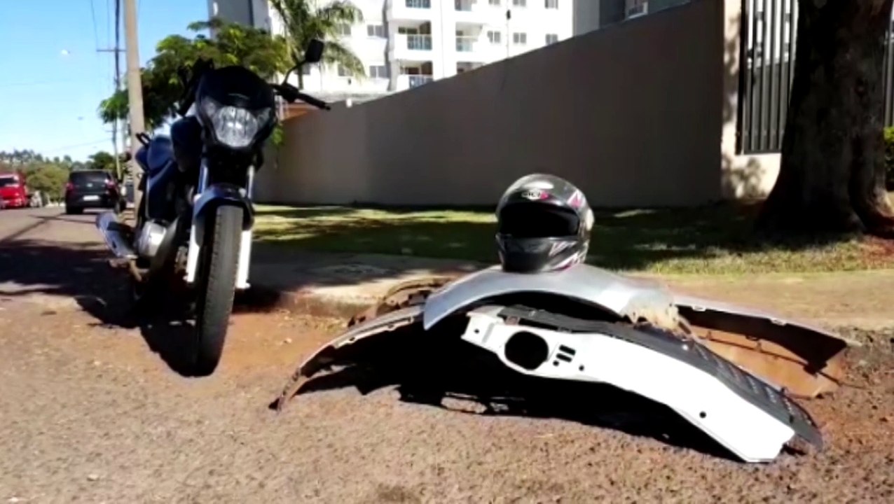 Nova Colis O Entre Uma Motocicleta E Um Carro Registrada Na Rua