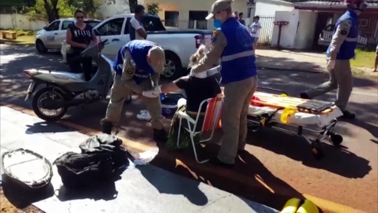 Mulher Socorrida Pelo Siate Ap S Sofrer Queda Moto No Bairro