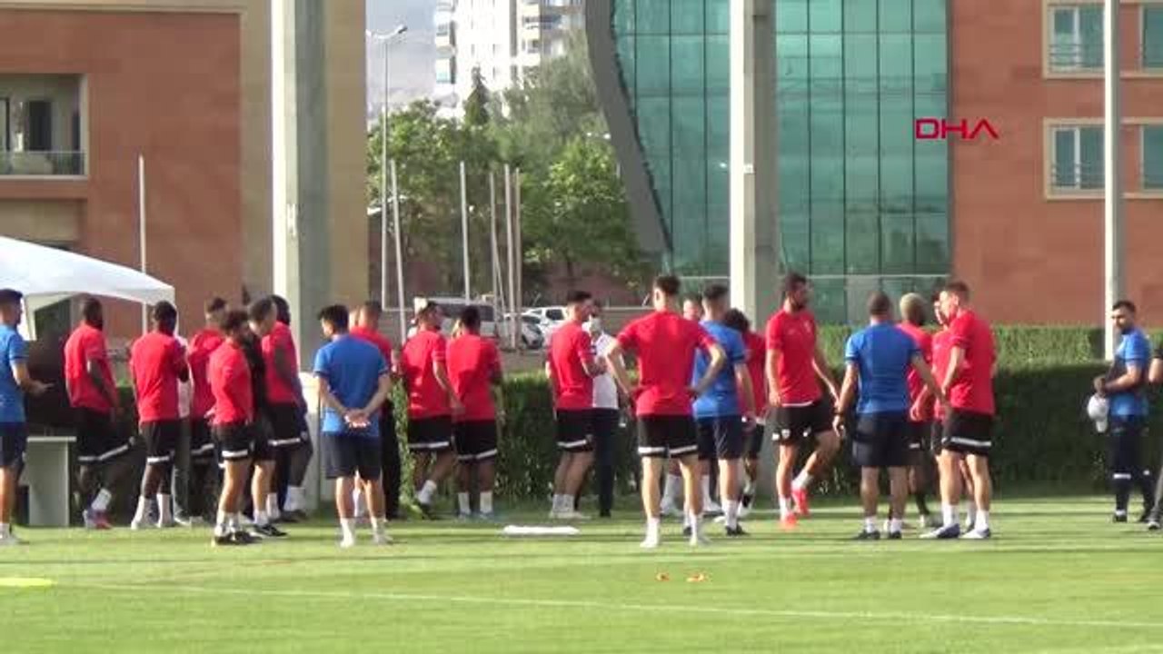 Spor Kayserispor Ba Kan Berna G Zba Do An Alemdar Ve Emre Demir E