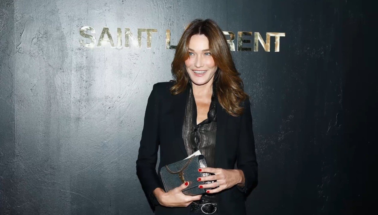 FEMME ACTUELLE Carla Bruni Sarkozy dévoile un cliché rempli damour