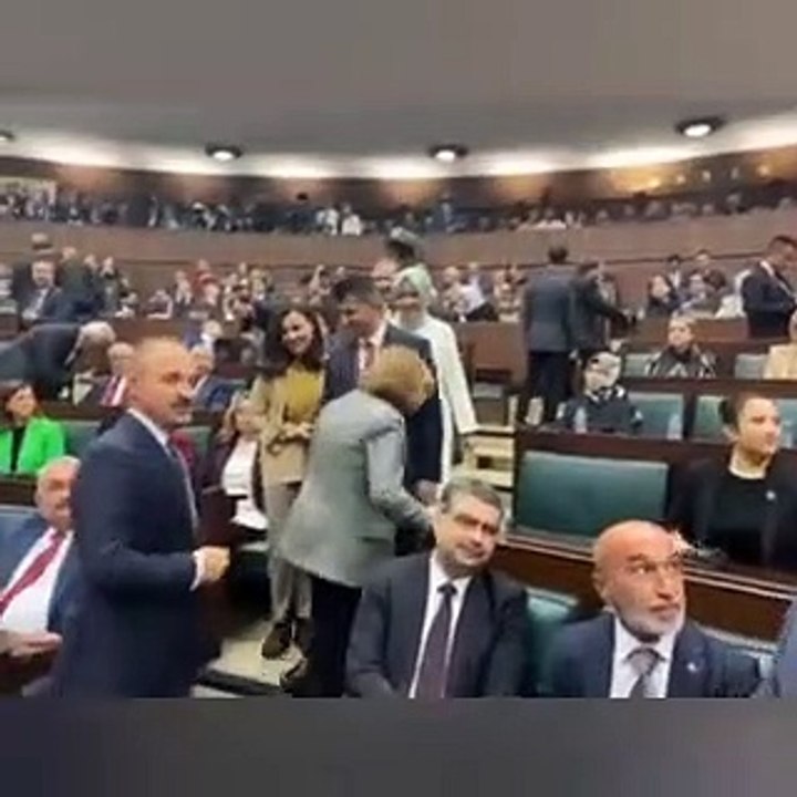 AKP ye katılan Mehmet Ali Çelebi Meclis te tebrikleri kabul etti