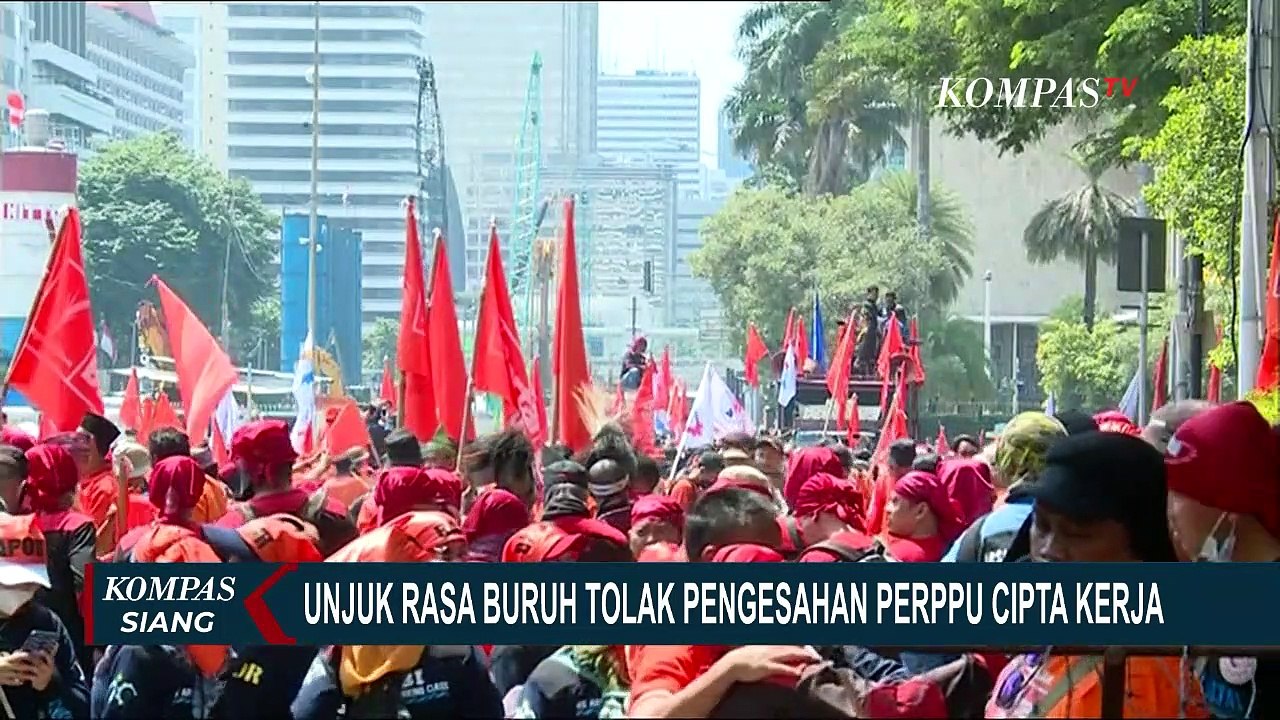 Massa Partai Buruh Unjuk Rasa Di Kawasan Monas Tolak Perppu Cipta Kerja