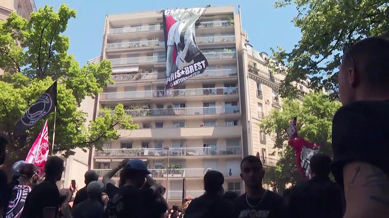 Paris Des Milliers De Manifestants Rendent Hommage Cl Ment M Ric