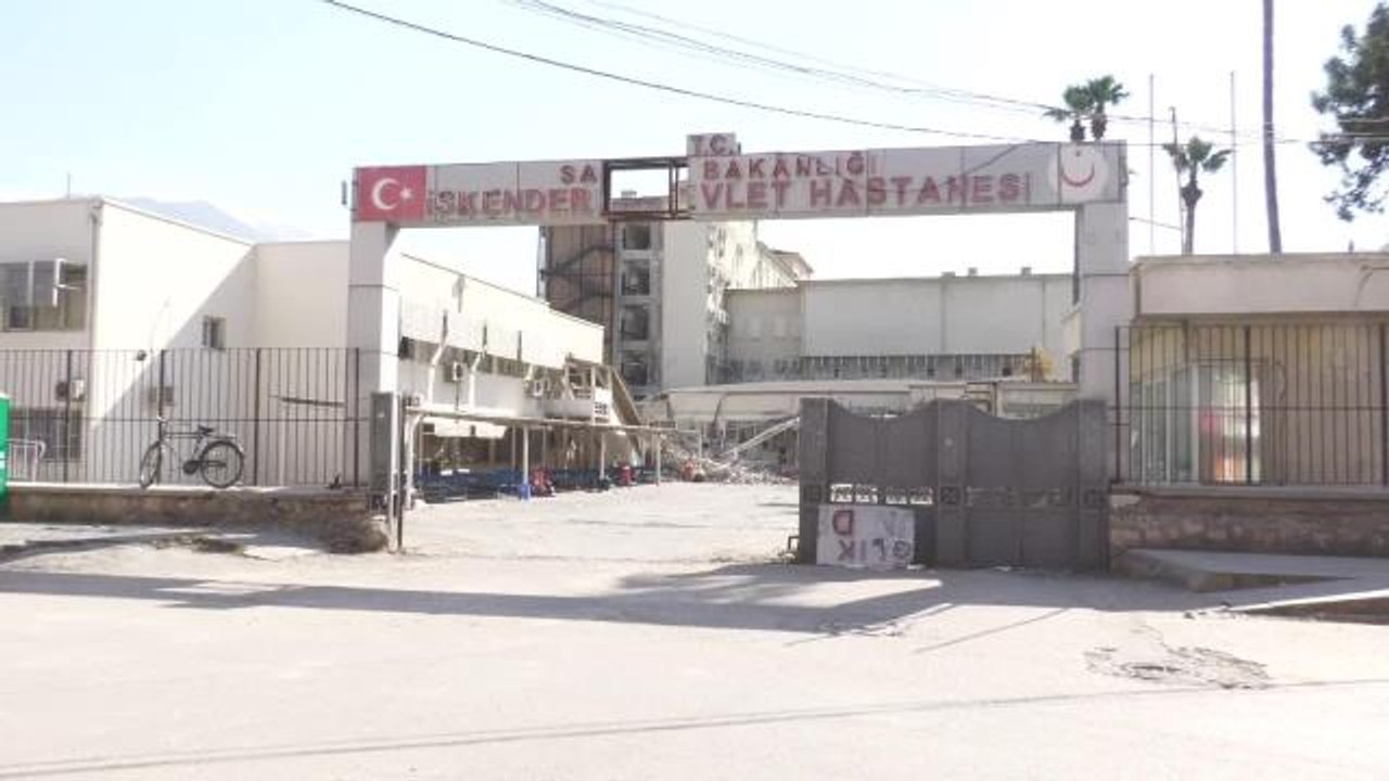 Depremden 9 Gün Sonra Yıkılan Hastanenin Enkazına Gelen İskenderun