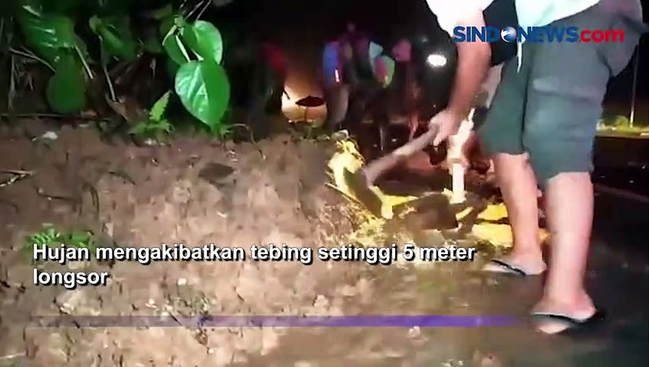 Tebing Longsor Jalan Nasional Banjar Pangandaran Buka Tutup Video