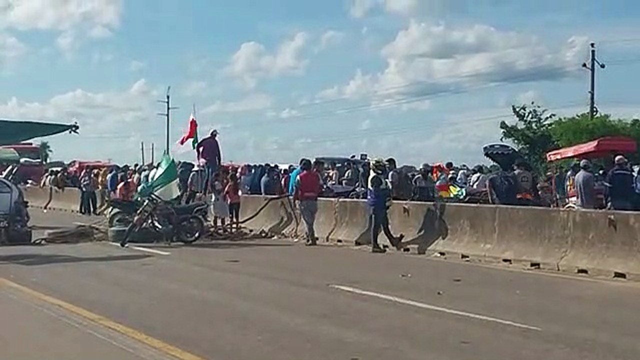 Montero Transportistas Instalan Bloqueo En Ruta Nueva Entre Santa Cruz