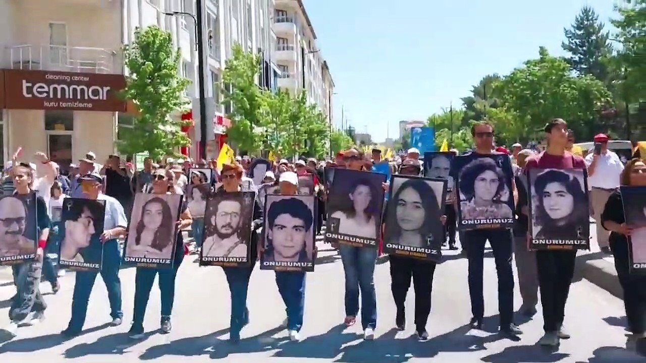 Sivas Katliamı nın 30 uncu yıldönümü Madımak Oteli ne yürünüyor