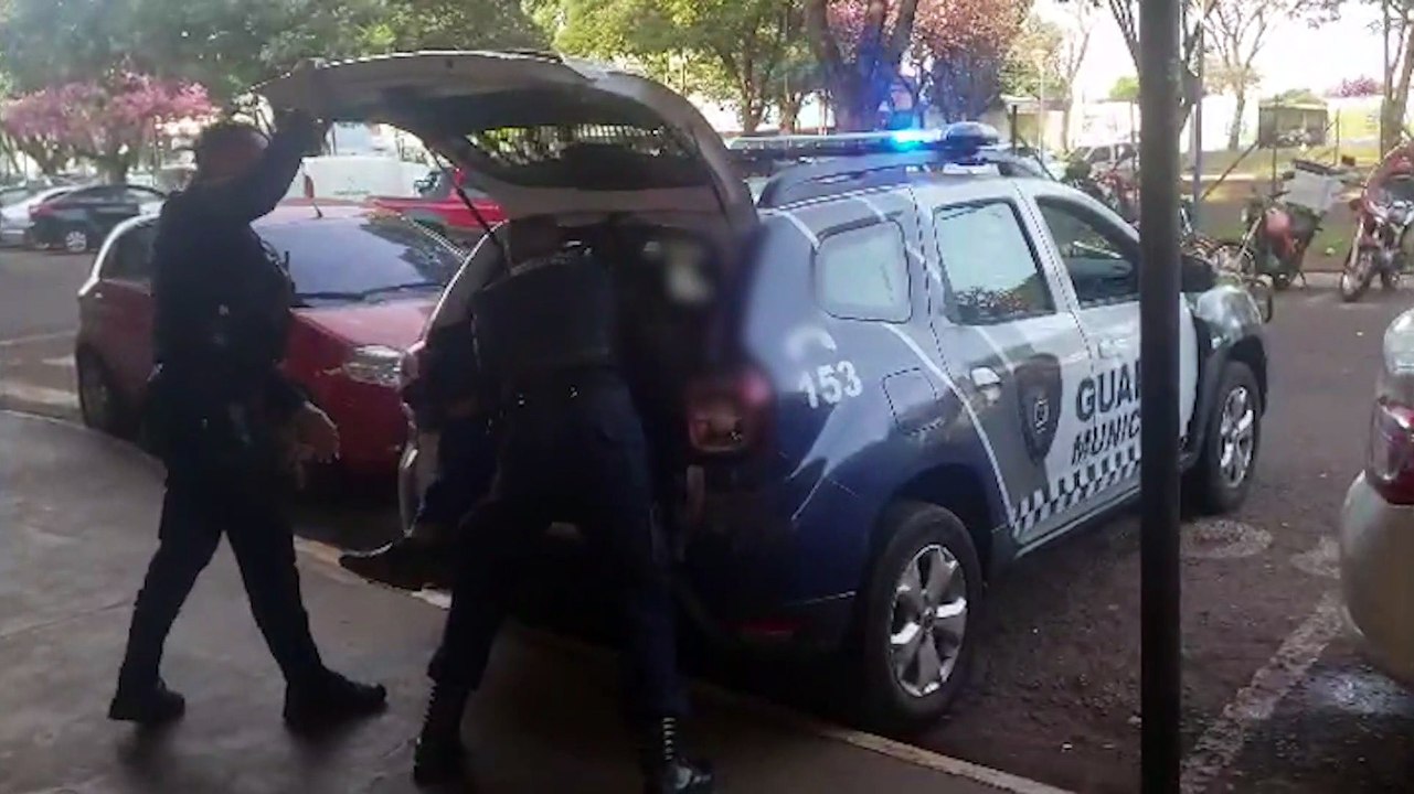 GM prende homem por desacato resistência drogas para consumo e dano