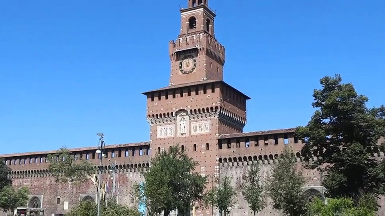 Maltempo A Milano Gravi Danni Al Castello Sforzesco Intervengono I