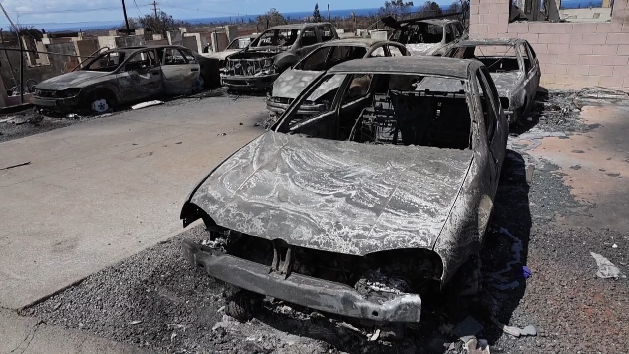 Autoridades elevan a 106 el número de fallecidos en los incendios en