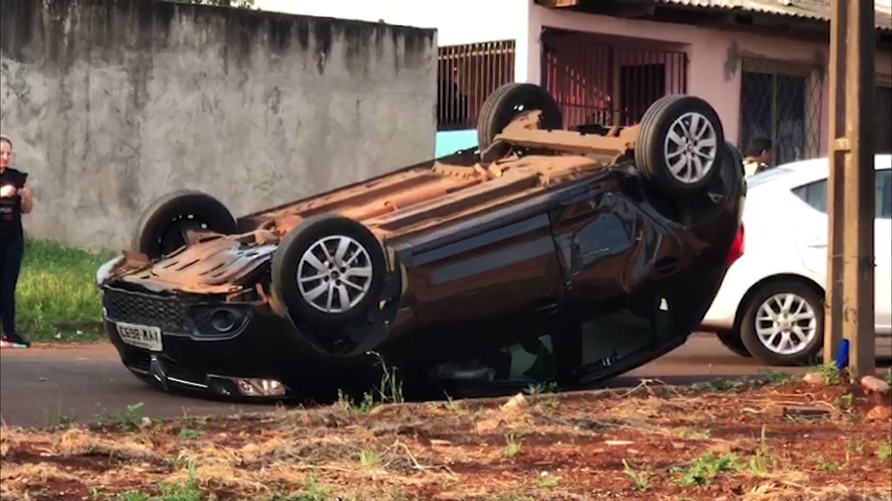 Colis O Seguida De Capotamento Registrada No Bairro Esmeralda V Deo