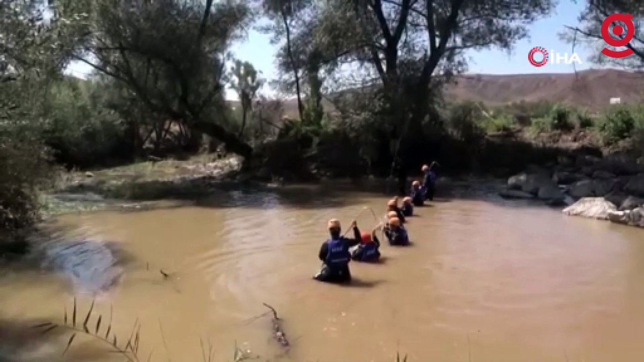 Selde kaybolan Asel bebek özel eğitimli köpekler ile aranıyor