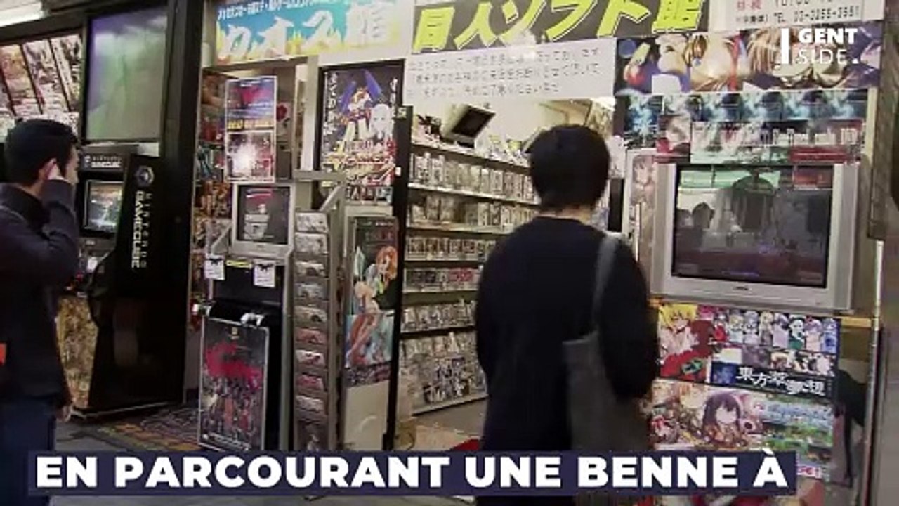 Ce joueur fouille les poubelles d un magasin de jeux vidéo et fait une