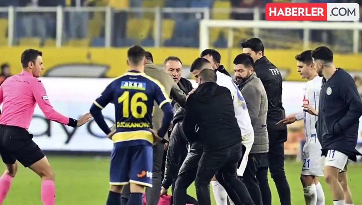 Hakem Halil Umut Meler E Tekme Tokat Sald Ran Ankarag C Ba Kan Faruk