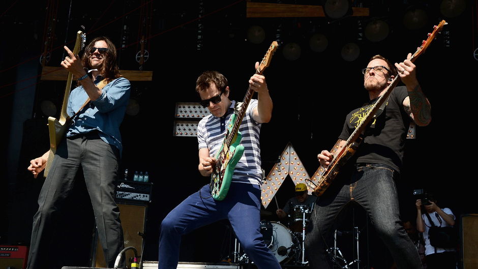 Dailymotion banner for @weezer