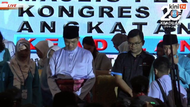 LIVE: Azmin officiates PKR Youth's, Women's congress