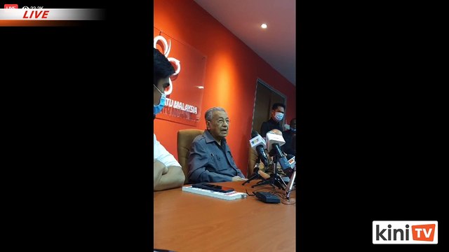 LIVE: Dr Mahathir, supporters at Bersatu HQ