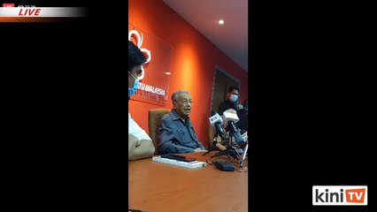 LIVE: Dr Mahathir, supporters at Bersatu HQ