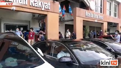 Tải video: LIVE: Dr Mahathir, Anwar expected to meet at PKR headquarters