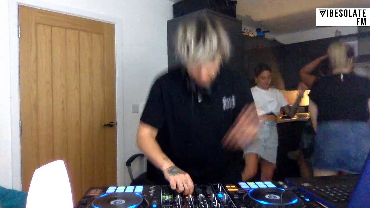 Vibesolate FM