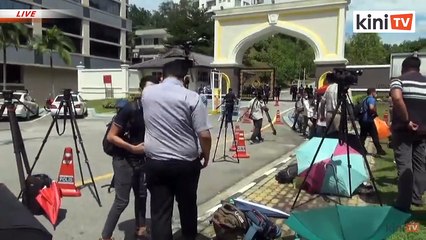 LIVE: PKR president Anwar Ibrahim at Istana Negara for audience with Agong