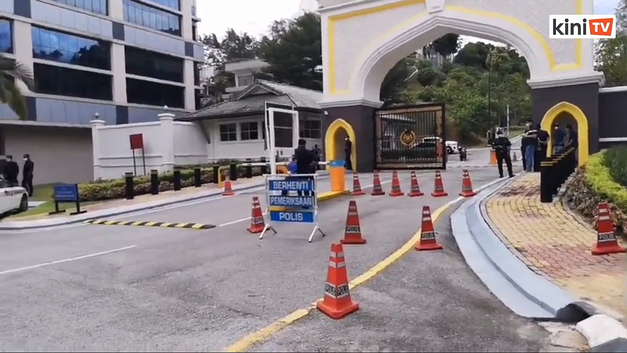 LIVE: Tengku Razaleigh meets Agong at Istana Negara