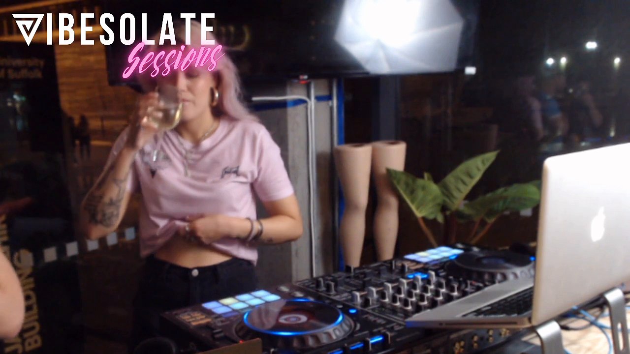 Vibesolate Sessions: Girls DJ Better