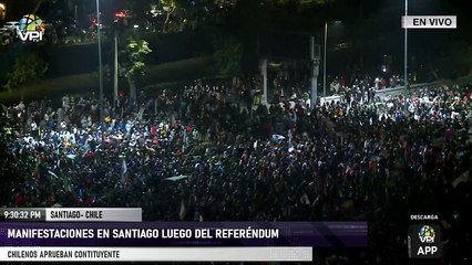 Télécharger la video: EN VIVO desde Chile - Manifestaciones en Santiago luego de la jornada de referéndum