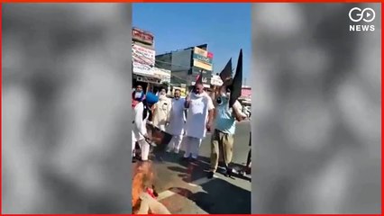 #BlackDay : #Farmers hoist #BlackFlags, burn effigies of #BJP leaders  #FarmLaws #FarmersProtest #NarendraModi