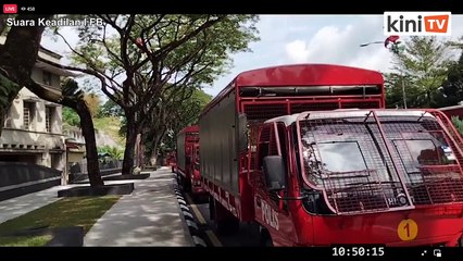 LIVE: Ahli-ahli Parlimen pembangkang berarak ke bangunan Parlimen