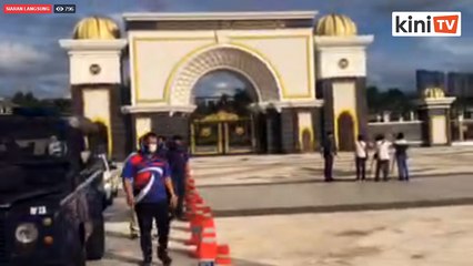 LIVE: Muhyiddin to resign? - All eyes on Istana Negara