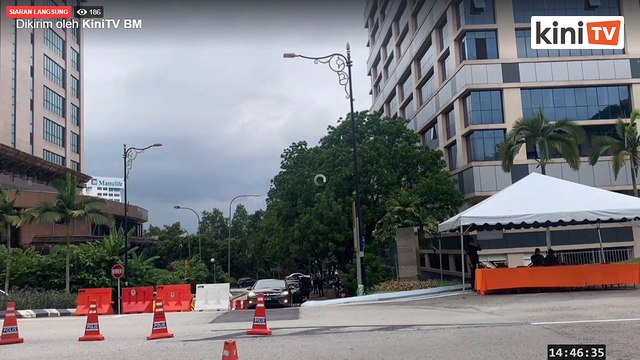 LIVE: Agong expected to meet party leaders at Istana Negara