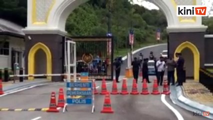 LIVE: Agong meets party leaders at Istana Negara