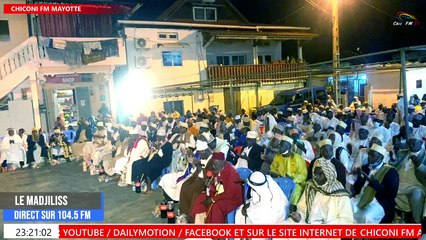 [ Ce soir place au Madjiliss depuis la place de la mosquée de vendredi de Chiconi.]