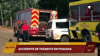 Grave accidente colectivo-camioneta muchos heridos y habría una persona fallecida. Esto es en Av Elías Llamosas y Av Cabo de Hornos.