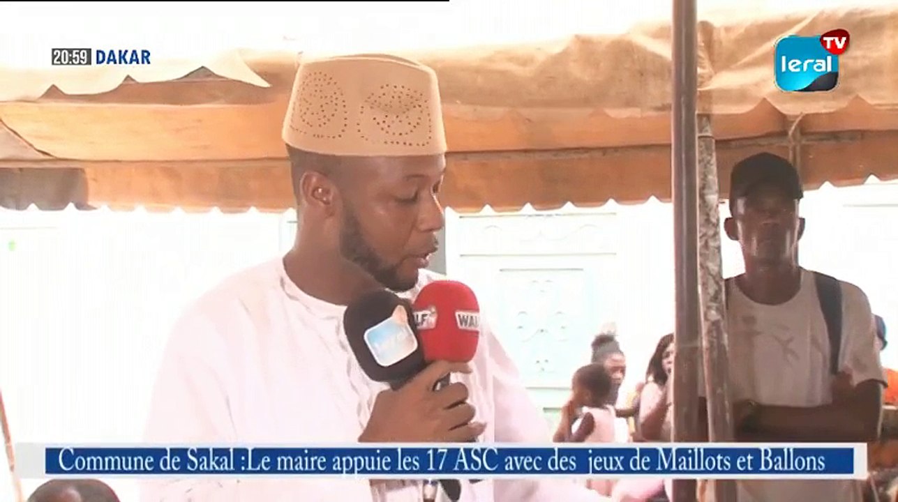 Commune de Sakal Le maire appuie les 17 ASC avec des jeux de Maillots et Ballons