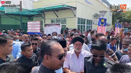 LIVE: Prime Minister Anwar Ibrahim walkabout in Pasar Awam Tg Rambutan