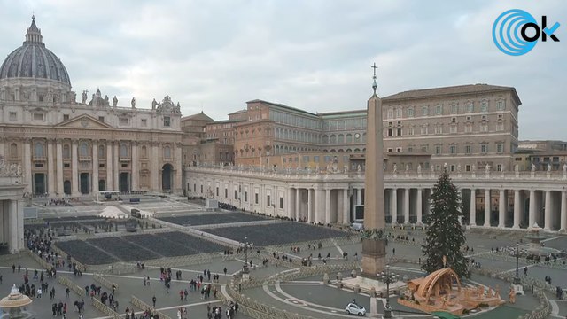 DIRECTO| Miles de personas hacen cola para despedir Benedicto XVI