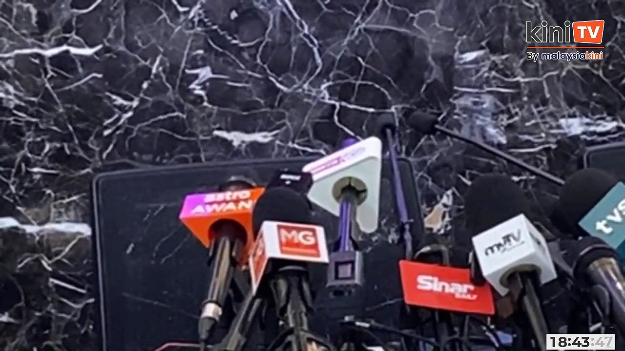 LIVE: Umno president Ahmad Zahid Hamidi holds press conference after closing AGM