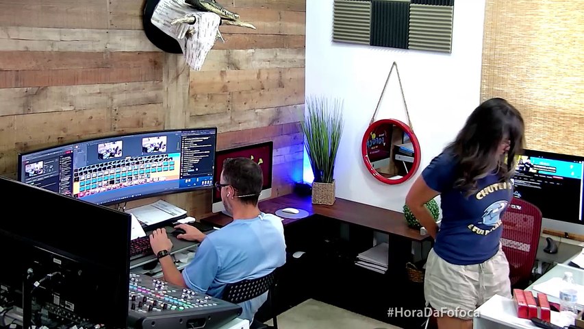 A treta do "Selo Dourado": Carlinhos Maia humilha influenciador, é criticado e debocha em live