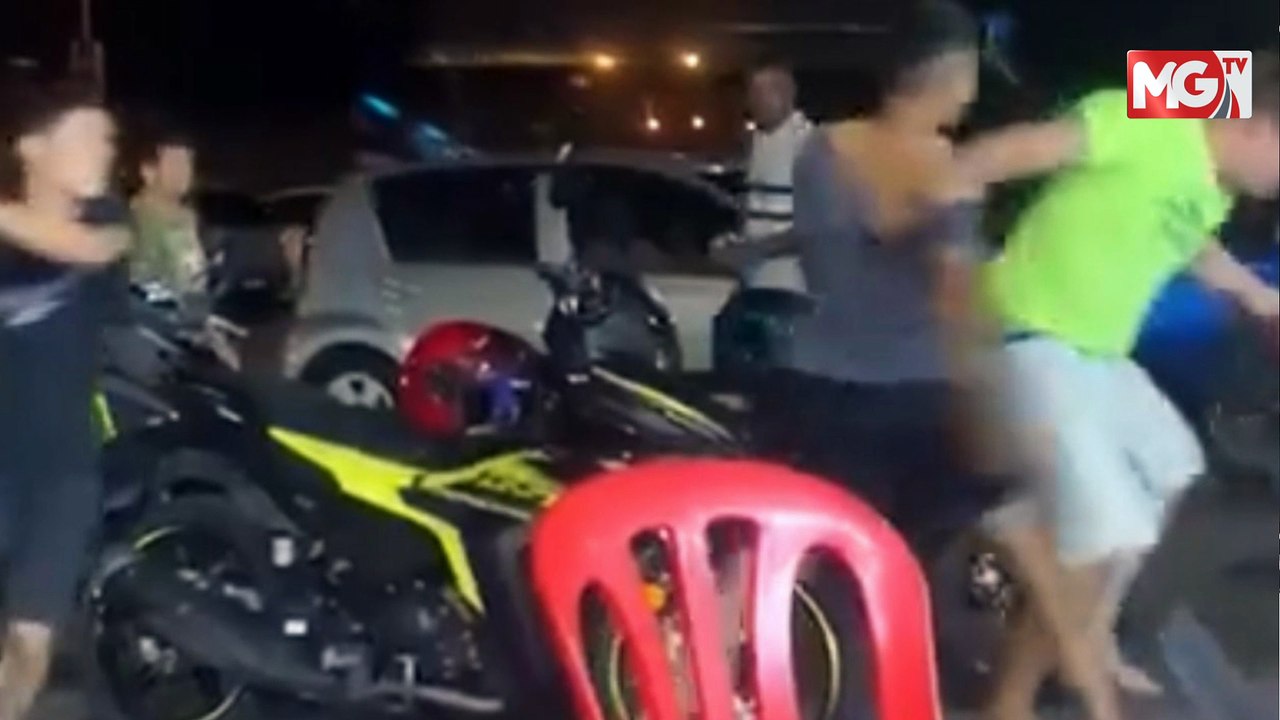 ((LIVE)) Tun M Suruh Zahid Bubar UMNO Sebab BN Kalah; Kerja 8 Hari Berakhir Dengan Maut Dalam Mesin Proses Kelapa Sawit