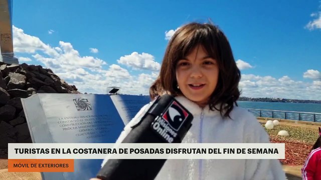 Turistas en la costanera de Posadas disfrutan del fin de semana