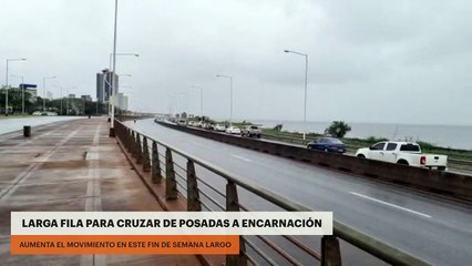 LARGA FILA PARA CRUZAR DE POSADAS A ENCARNACIÓN