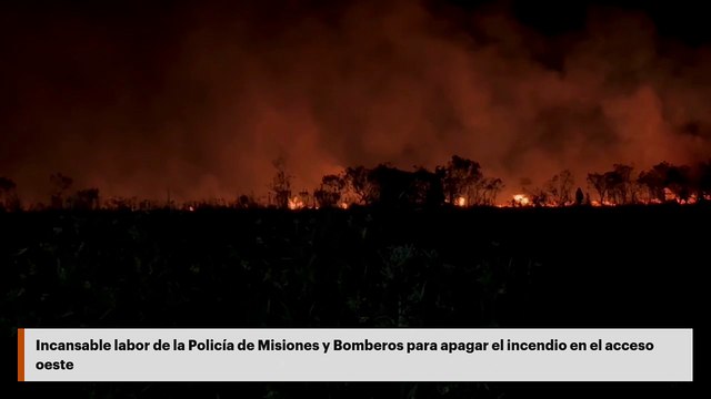 Incansable labor de la Policía de Misiones y Bomberos para apagar el incendio en el acceso oesteIncansable labor de la Policía de Misiones y Bomberos para apagar el incendio en el acceso oeste