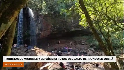 TURISTAS DE MISIONES Y EL PAÍS DISFRUTAN DEL SALTO BERRONDO EN OBERÁ
