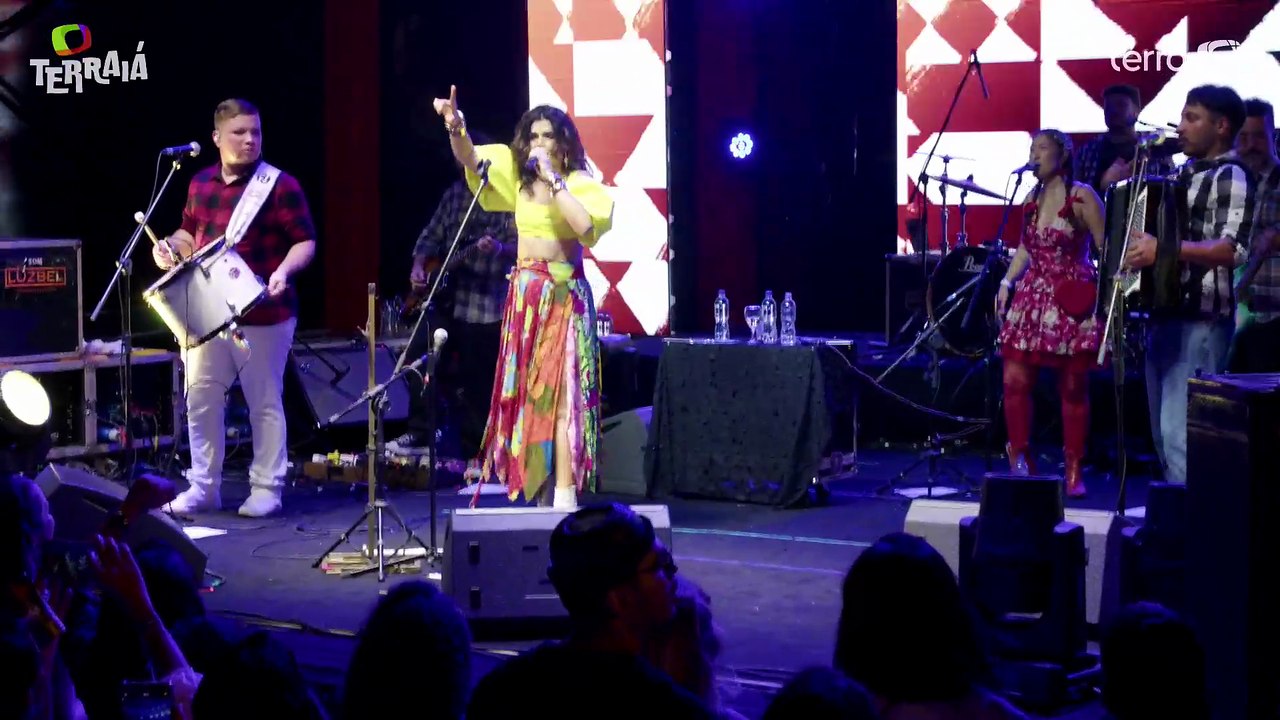 AO VIVO | Mariana Aydar convida Duda Beat para subir no palco do Terraiá; assista ao show