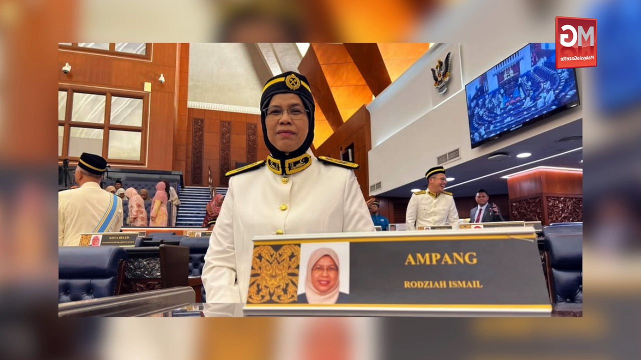 (LIVE)) Hujan Iringi Pengalian Kubur Zara, Bersatu Desak 2 Menteri Letak Jawatan #mgflash