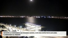 Así está la Costanera de Posadas ahora, con una espectacular luna iluminando el Paraná