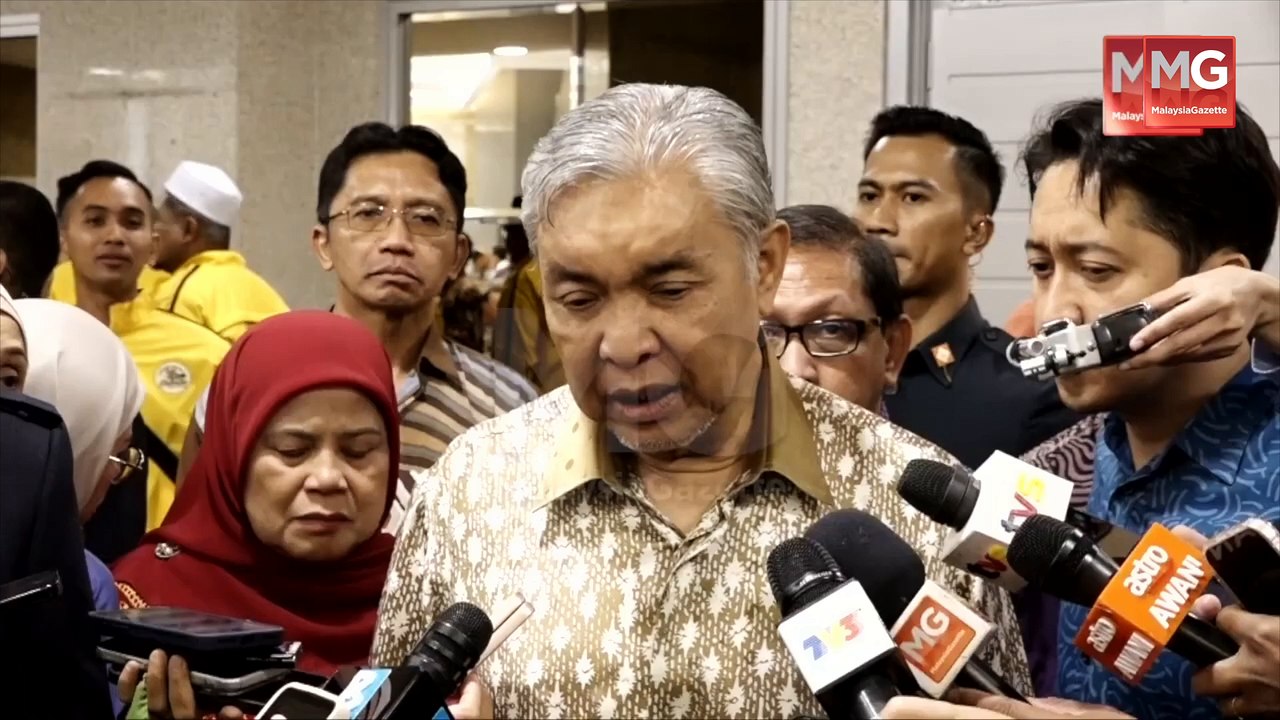 LIVE) Tun M Retak Tulang Pinggul, PM Doakan Kesembuhan * Suami Dasyarina Buat Sidang Media